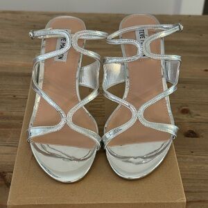 Steve Madden Gracia Sandal, Silver Metallic, Size 7 1/2 Wide, New In Box